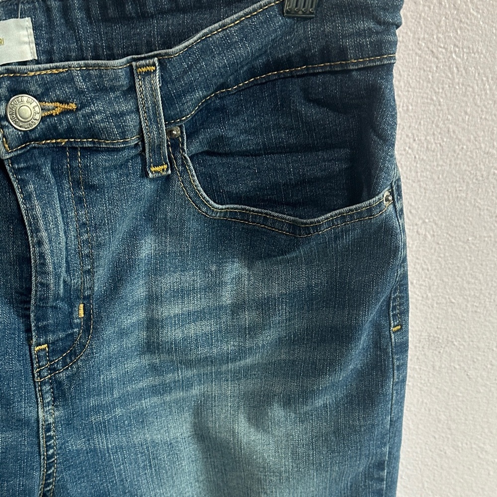 Signature by Levi Strauss Faded Blue Cropped Jeans - Picture 6 of 12